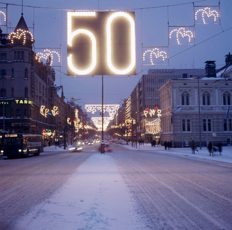 Tampereella vietettiin 1967 valoviikkoja itsenäisyyden 50-vuotisjuhlan kunniaksi. (Museokeskus Vapriikki)